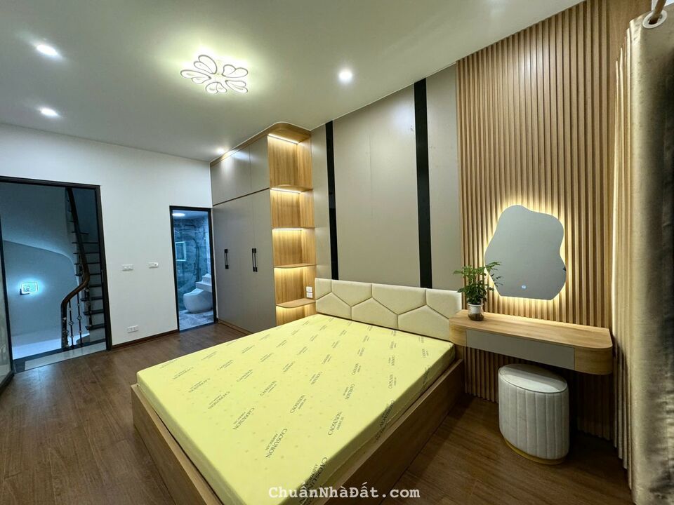 Bán gấp nhà phố Tôn Đức Thắng, Đống Đa, nội thất xịn, 2 mặt thoáng, cực gần phố