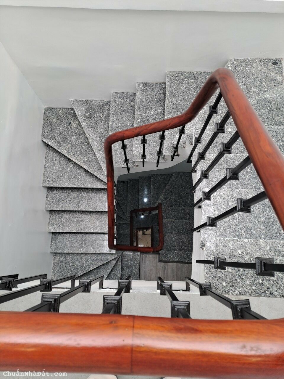 Bán nhà phố Tôn Đức Thắng, Đống Đa, nhà đẹp ở ngay ngõ thông gần phố, 36m, 4T chỉ 4.75 tỷ