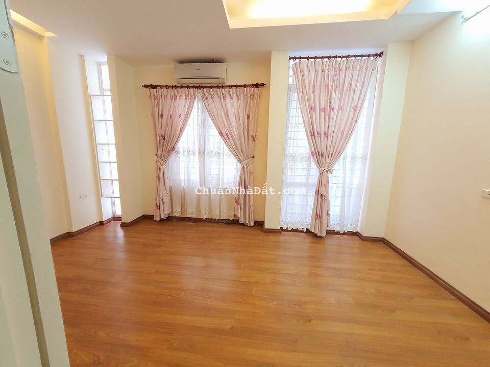 Bán gấp nhà Tôn Đức Thắng, Đống Đa, lô góc, vị trí cực đẹp, gần ngay ô tô tránh Bán gấp nhà Tôn Đức Thắng, Đống Đa, lô góc, vị trí cực đẹp, gần ngay ô tô tránh