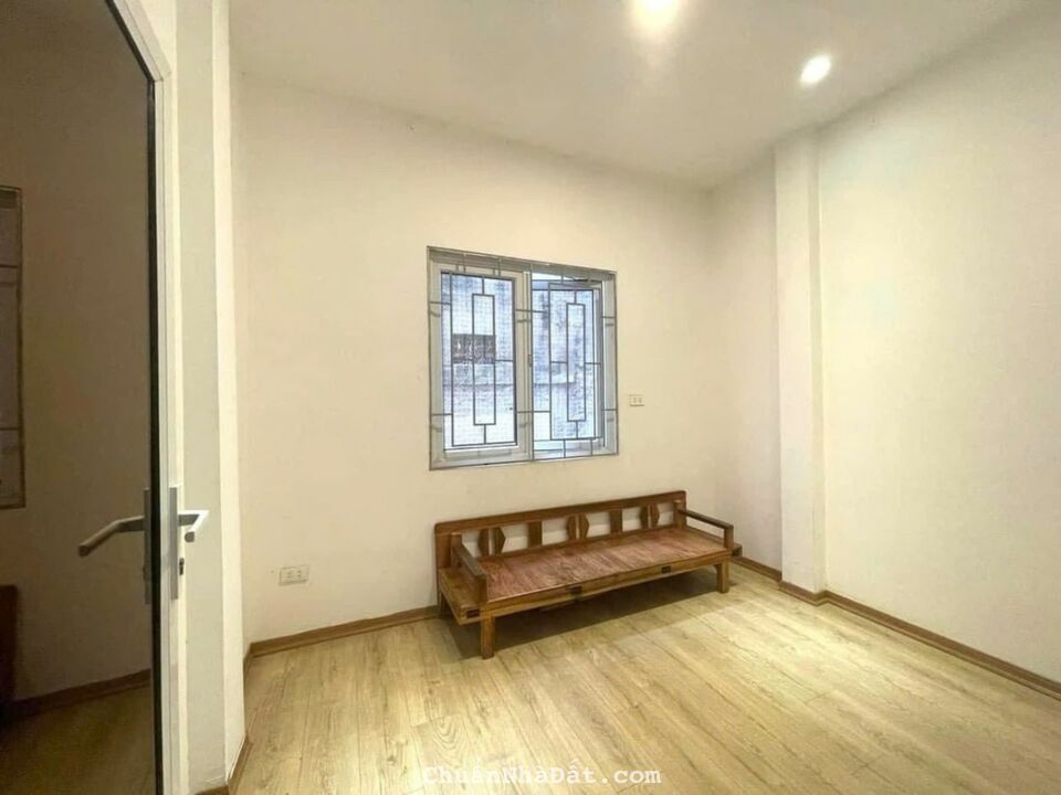 Bán gấp nhà phố Tôn Đức Thắng, Đống Đa, nhà đẹp dân xây, gần phố, vừa ở vừa cho thuê Bán gấp nhà phố Tôn Đức Thắng, Đống Đa, nhà đẹp dân xây, gần phố, vừa ở vừa cho thuê