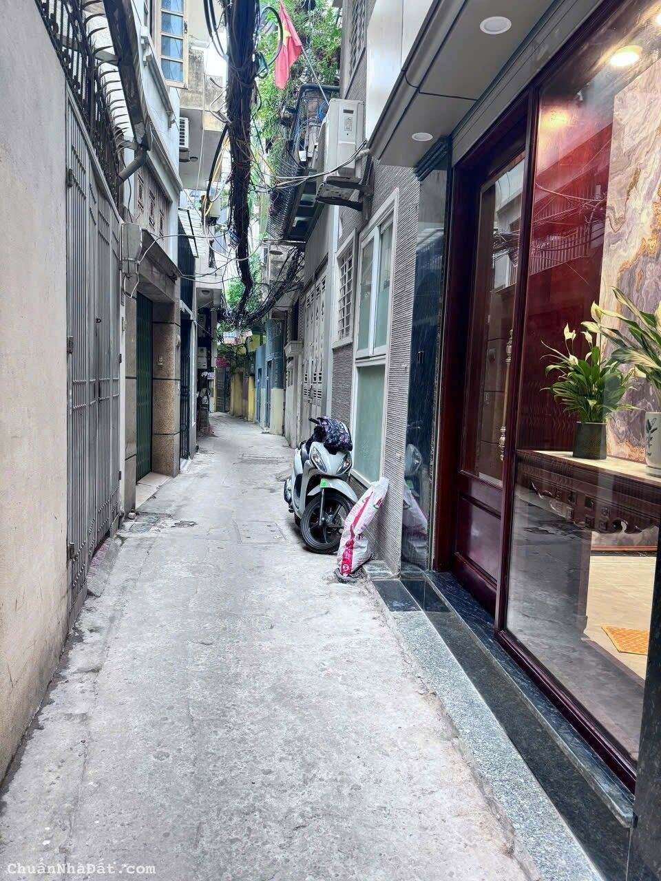 Bán gấp nhà phố Trương Định, Hai Bà Trưng, nhà dân xây, ngõ rộng gần phố