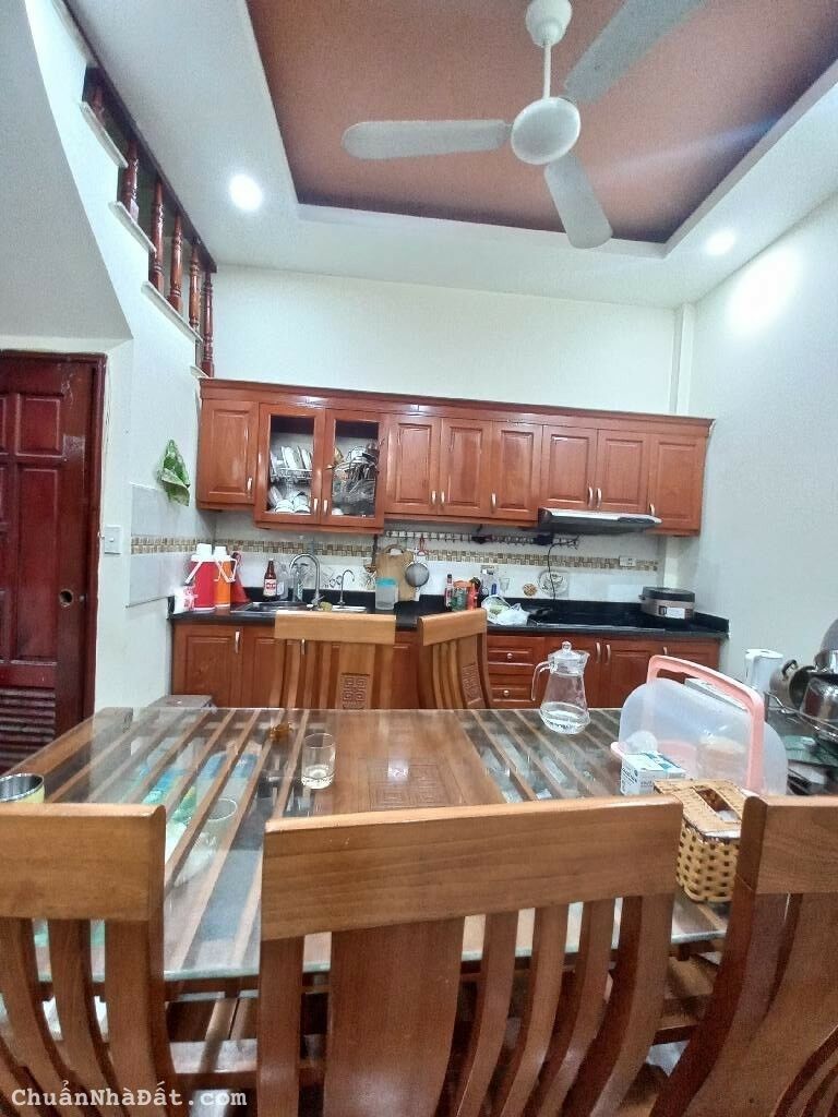 Bán gấp nhà phố Tôn Thất Tùng, Đống Đa, nhà đẹp ở luôn, hàng xóm Đại học Y