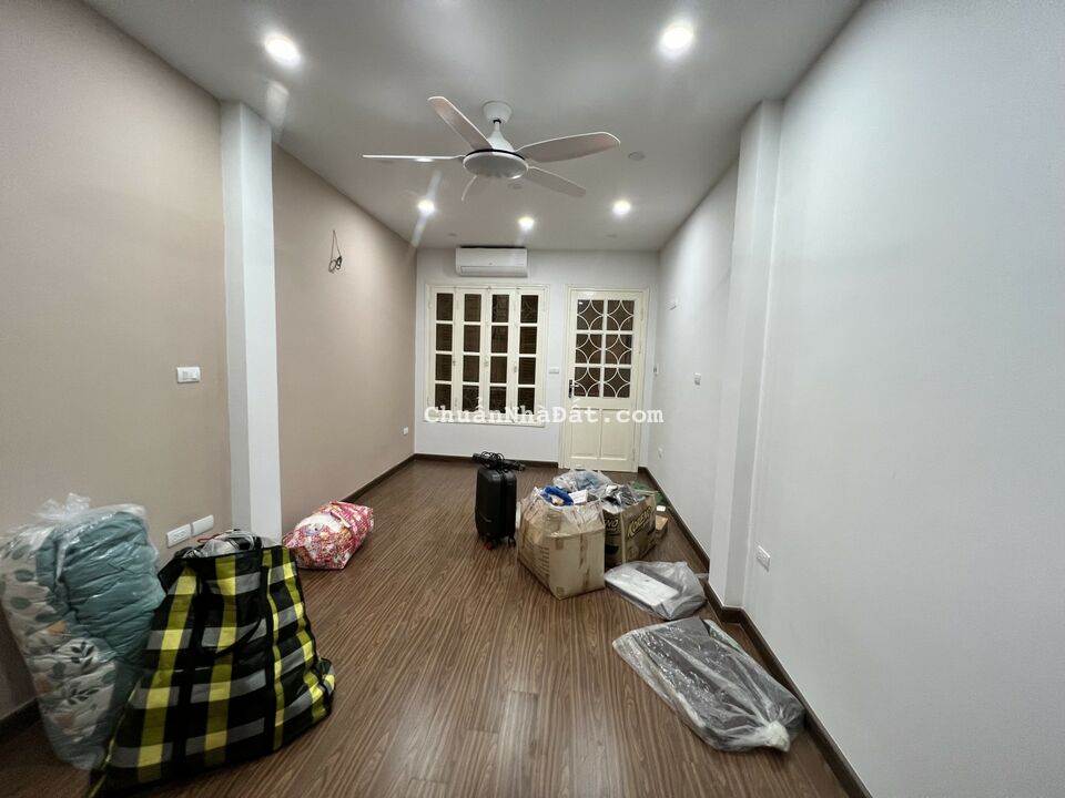 BÁN NHÀ ĐƯỜNG ĐÊ LA THÀNH ĐỐNG ĐA, NHÀ ĐẸP Ở NGAY, 2 MẶT NGÕ 30M,5T