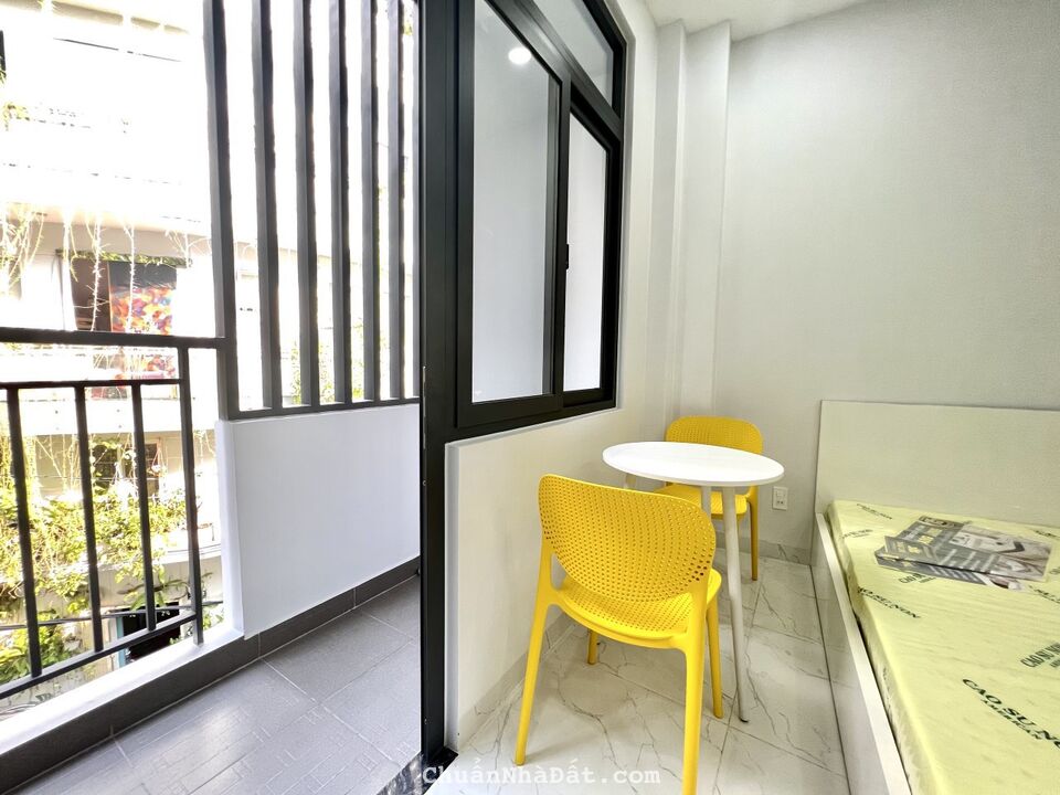 Căn hộ mới khai trương ban công full nội thất ngay Trần Văn Đang Quận 10