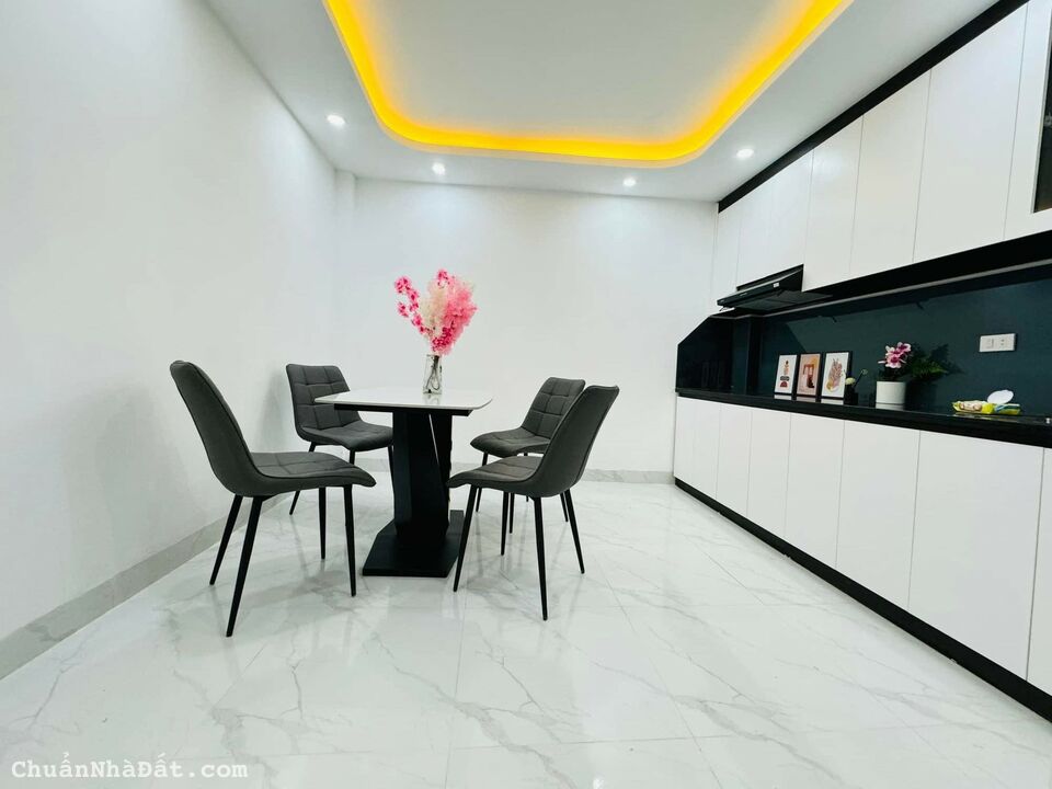 Bán nhà ngõ Bà Triệu, Hà Đông 42m2 giá 3.95 tỷ, 5 tầng, 4PN, MT 3m