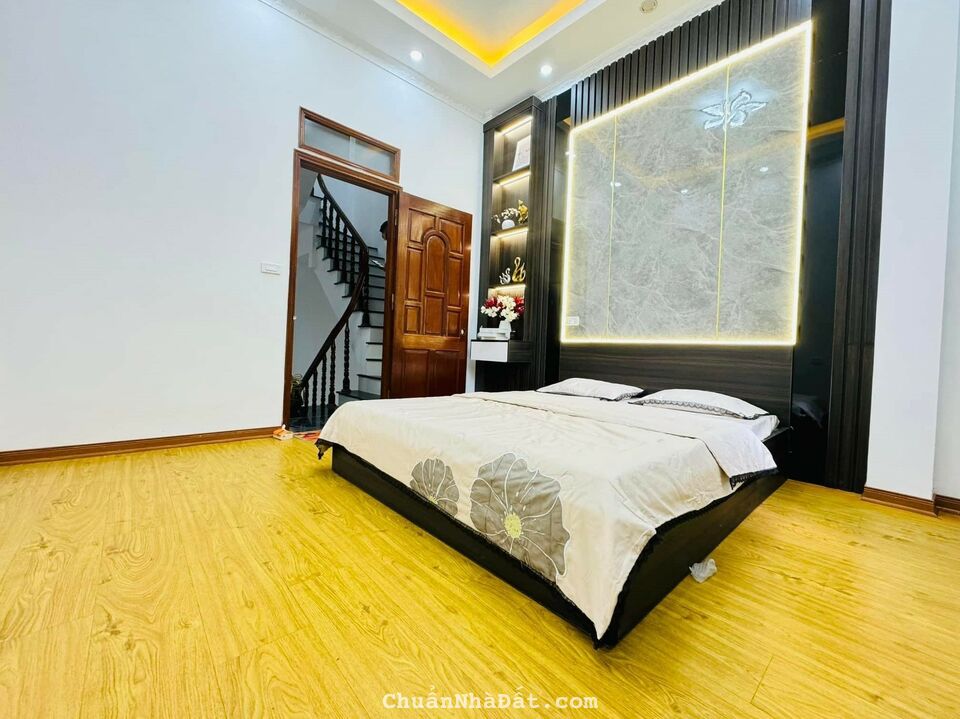 Bán nhà ngõ Bà Triệu, Hà Đông 42m2 giá 3.95 tỷ, 5 tầng, 4PN, MT 3m