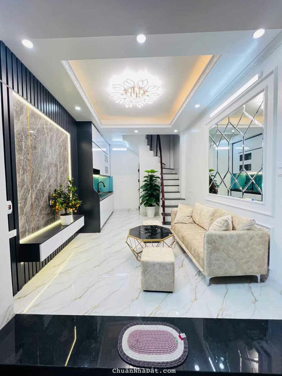 Bán nhà ngõ Giảng Võ, Ba Đình 42m2 giá 4.15 tỷ, 5 tầng, 4PN, MT 3m