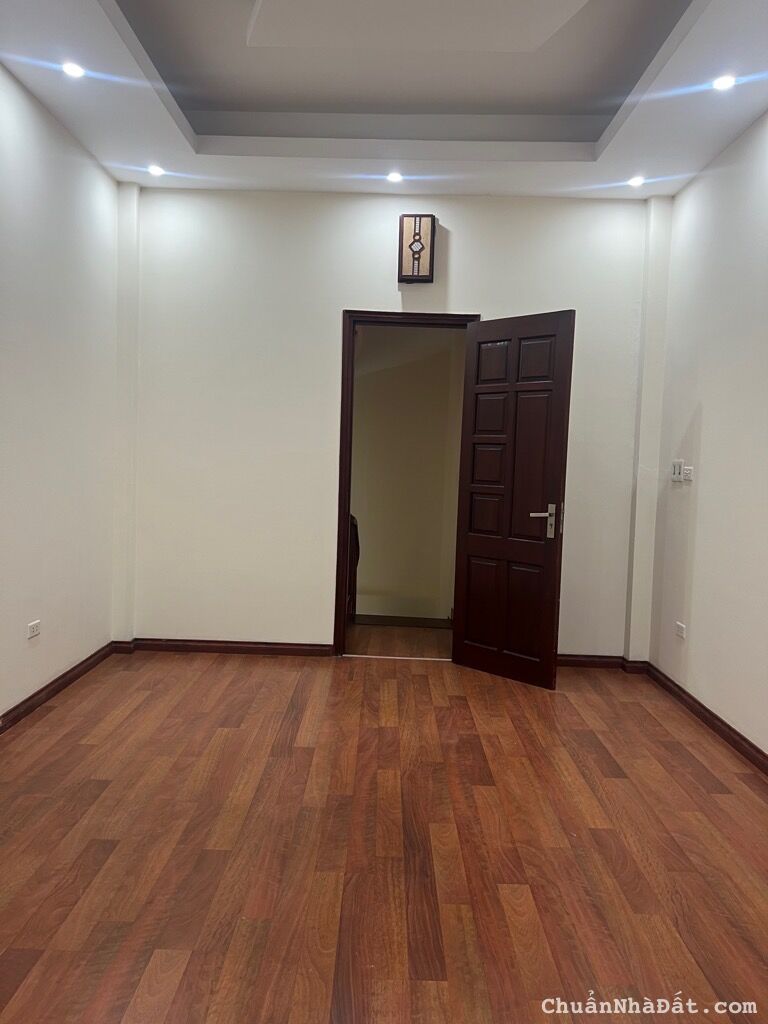 🔥🔥🔥HÀNG NÓNG - Bán nhà  Dương Quảng Hàm, Cầu Giấy. Phân lô, Ô Tô, 35m - Giá chỉ 6,5 Tỷ.