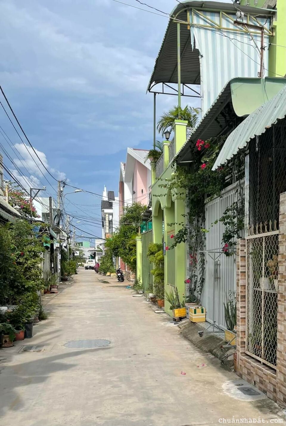 Cho thuê nhà có sân rộng . Trục chính hẻm Đường Nguyễn Văn Cừ, quận Ninh Kiều giáp KDC Đại Ngân