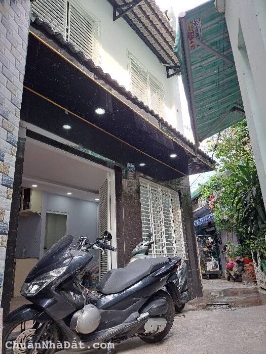 Nhà giá rẻ Quận 10 P.12 Cao Thắng ngang 9m dài 6m 1 trệt 2 lầu HC đủ.