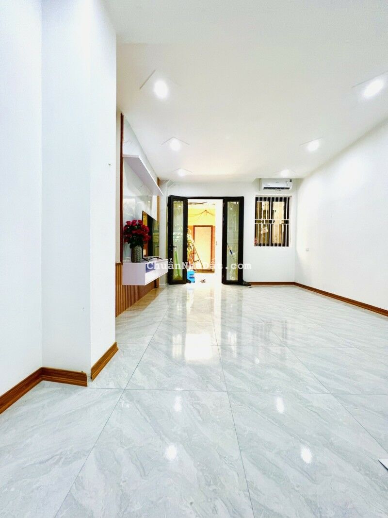 Căn hộ Phan Văn Trường, Cầu Giấy (TT ĐHSP). 70m2; T1 giá 3.4 tỷ.