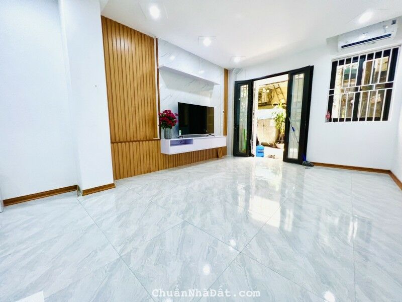 Căn hộ Phan Văn Trường, Cầu Giấy (TT ĐHSP). 70m2; T1 giá 3.4 tỷ.