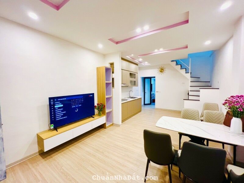 Bán căn hộ tập thể Trần Quốc Hoàn, Cầu Giấy. 40/120m; T4; giá 3.48 tỷ