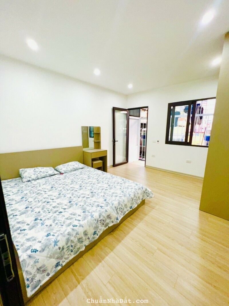 Bán căn hộ tập thể Trần Quốc Hoàn, Cầu Giấy. 40/120m; T4; giá 3.48 tỷ