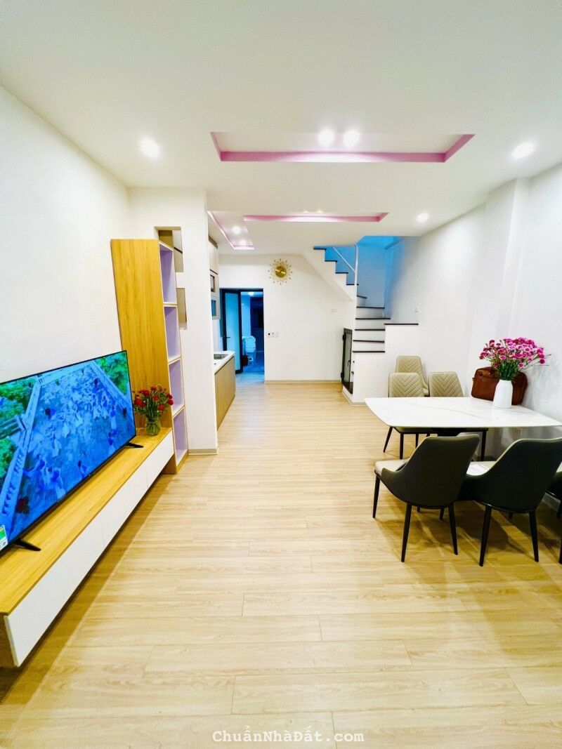 Bán căn hộ tập thể Trần Quốc Hoàn, Cầu Giấy. 40/120m; T4; giá 3.48 tỷ