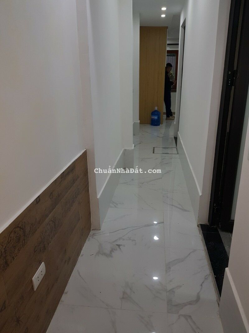 Bán căn hộ tầng 1 Tập thể ĐHSPHN Trần Quốc Hoàn, Cầu Giấy. 24/68m2; giá 3 tỷ 04.