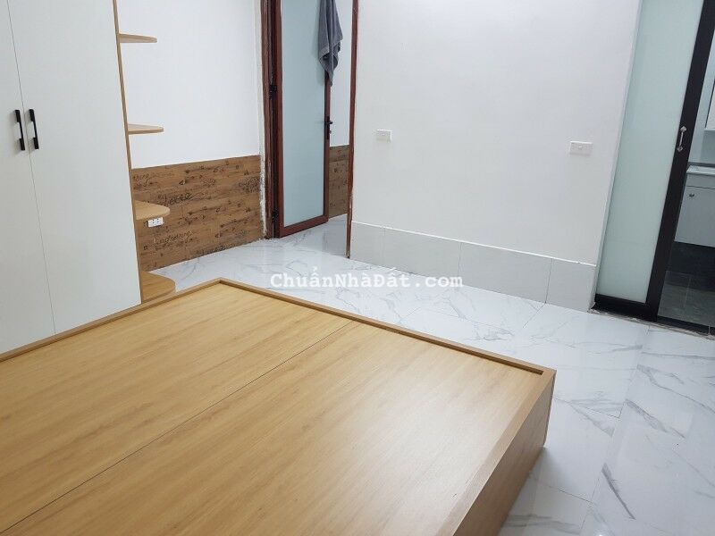 Bán căn hộ tầng 1 Tập thể ĐHSPHN Trần Quốc Hoàn, Cầu Giấy. 24/68m2; giá 3 tỷ 04.