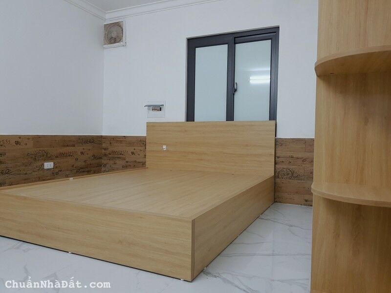 Bán căn hộ tầng 1 Tập thể ĐHSPHN Trần Quốc Hoàn, Cầu Giấy. 24/68m2; giá 3 tỷ 04.