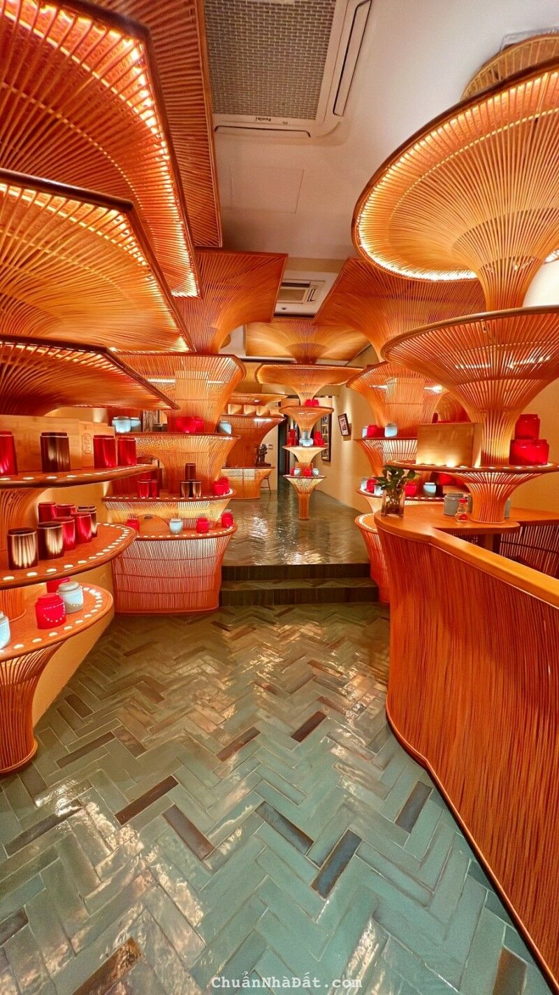 Bán Toà nhà Mặt phố Văn Miếu, Đống Đa. 91m2; giá 80 tỷ    SIÊU ĐẸP, SIÊU ĐỘC