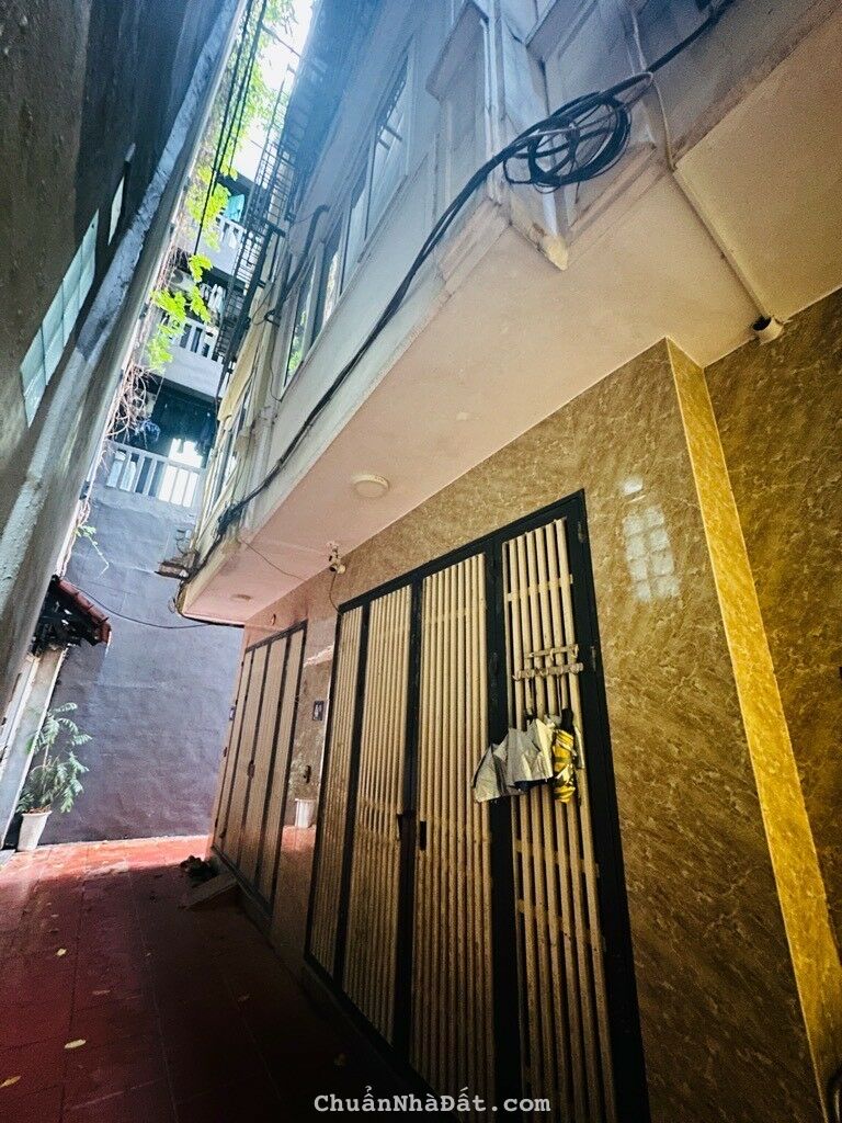 Bán nhà Cầu Giấy 30/33m; 5 tầng; MT 3.5m; giá 5.5 tỷ