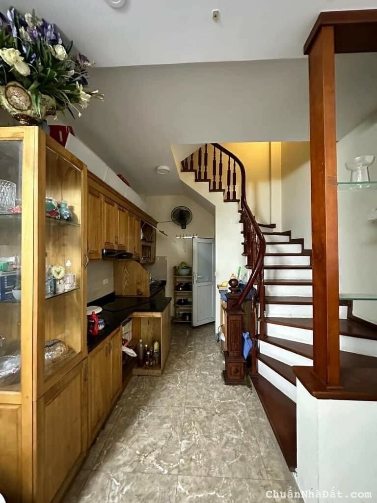 Bán nhà Cầu Giấy 30/33m; 5 tầng; MT 3.5m; giá 5.5 tỷ