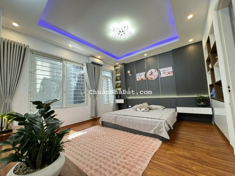 Trần Thái Tông, Cầu Giấy. 34mx5; MT 4.8; giá nhỉnh 5 tỷ