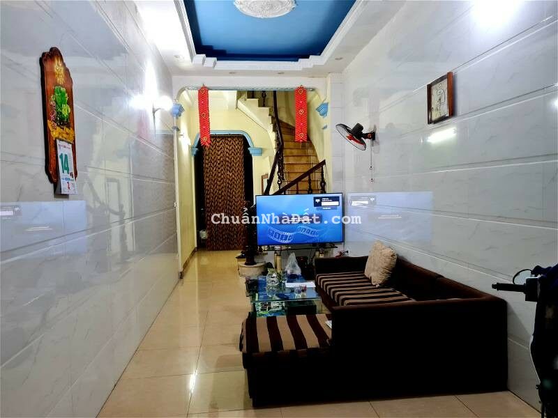 Bán nhà Dương Quảng Hàm, Cầu Giấy. 33mx4; MT 6m; giá 4 tỷ 2.