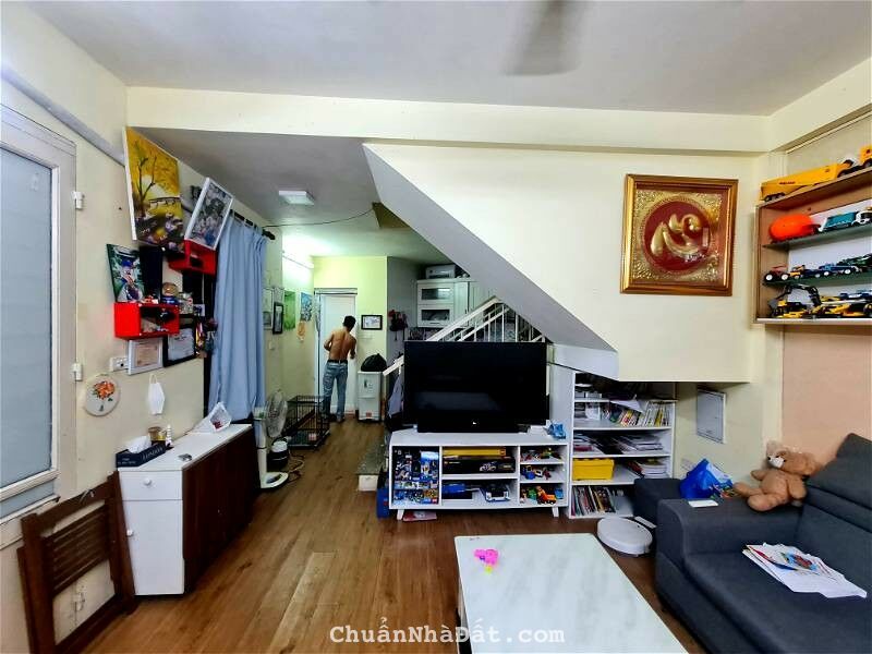 Bán nhà Dương Quảng Hàm, Cầu Giấy. 33mx4; MT 6m; giá 4 tỷ 2.