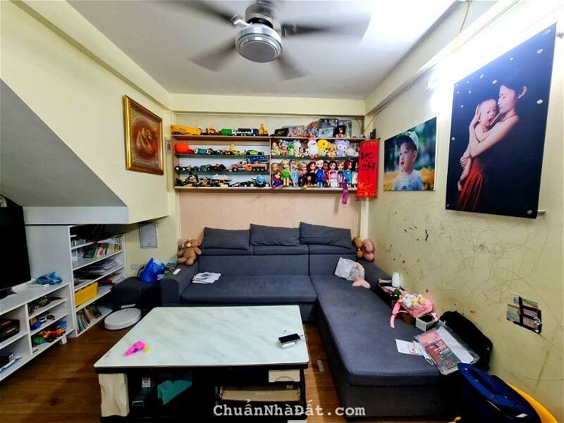 Bán nhà Dương Quảng Hàm, Cầu Giấy. 33mx4; MT 6m; giá 4 tỷ 2.