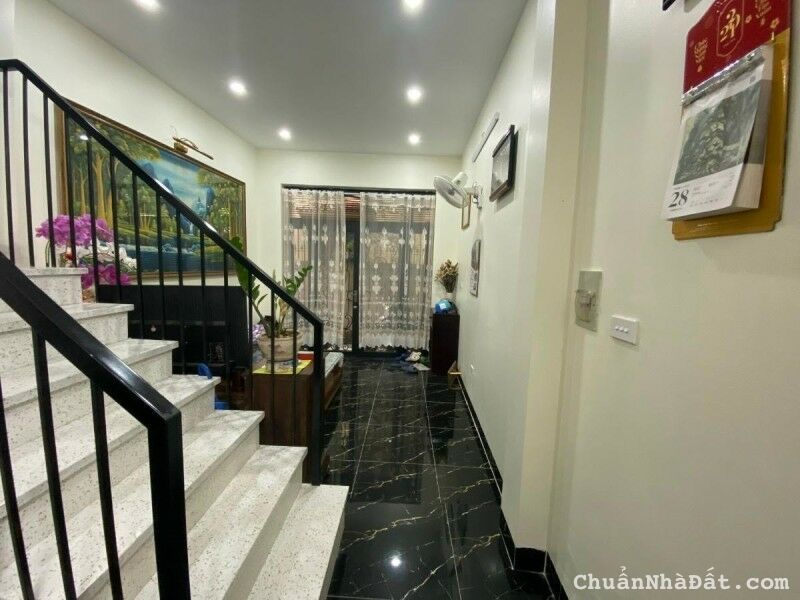 Bán nhà Lạc Long Quân, Cầu Giấy. 31mx4; MT 4m; giá 5.7 tỷ Bán nhà Lạc Long Quân, Cầu Giấy. 31mx4; MT 4m; giá 5.7 tỷ