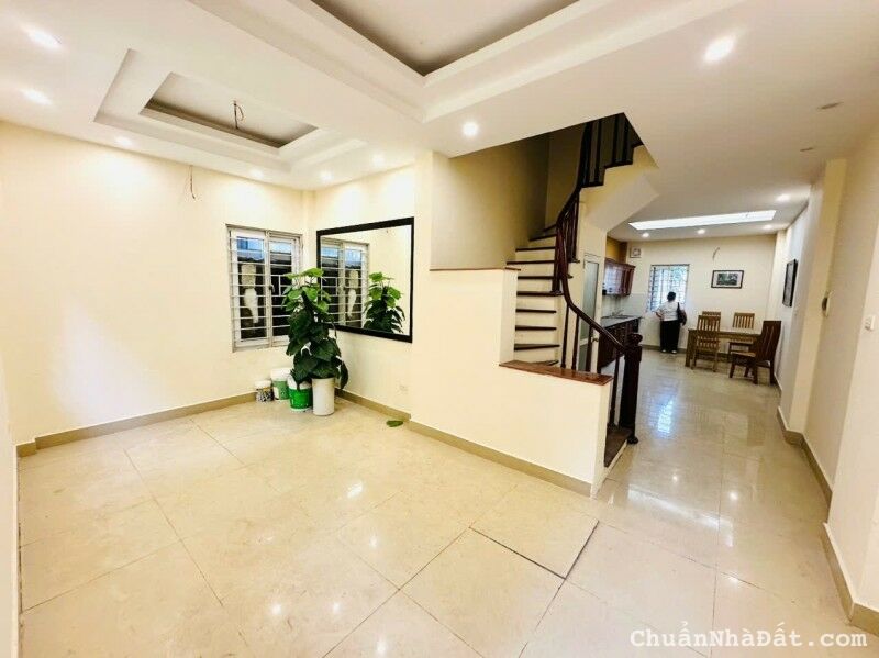 Bán nhà Lạc Long Quân, Tây Hồ. 50m2, 5 tầng, MT 5.8, Giá 8.75 tỷ  NHÀ ĐẸP LUNG LINH - 7 PHÒNG NGỦ 