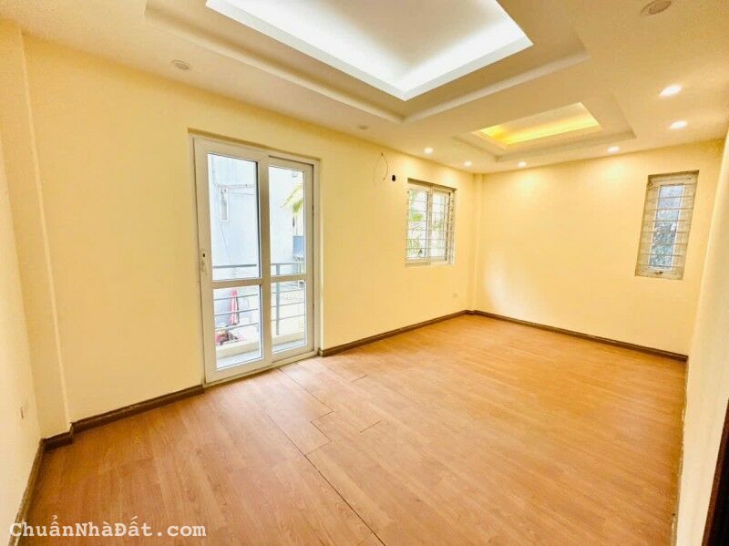 Bán nhà Lạc Long Quân, Tây Hồ. 50m2, 5 tầng, MT 5.8, Giá 8.75 tỷ  NHÀ ĐẸP LUNG LINH - 7 PHÒNG NGỦ 