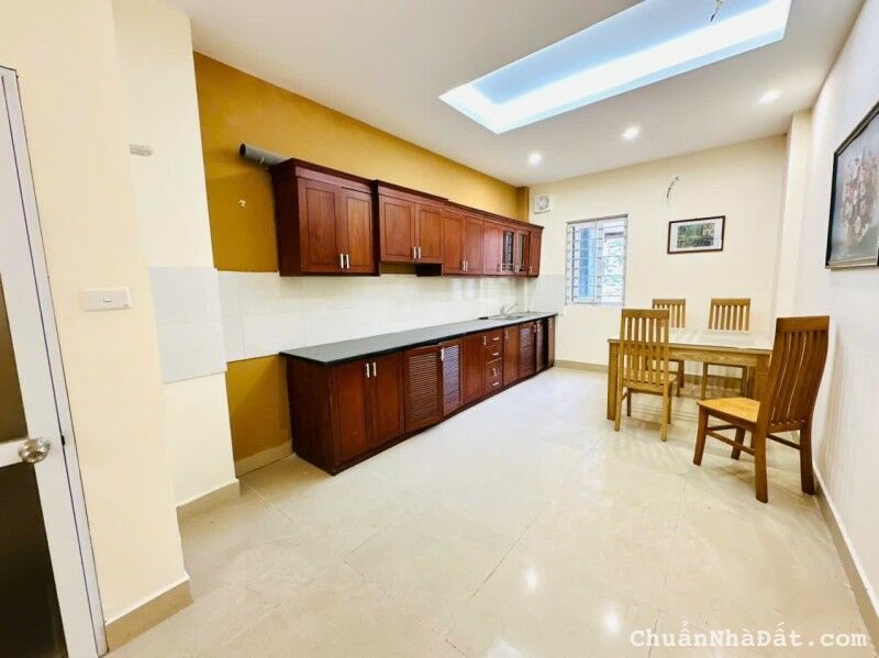 Bán nhà Lạc Long Quân, Tây Hồ. 50m2, 5 tầng, MT 5.8, Giá 8.75 tỷ  NHÀ ĐẸP LUNG LINH - 7 PHÒNG NGỦ 