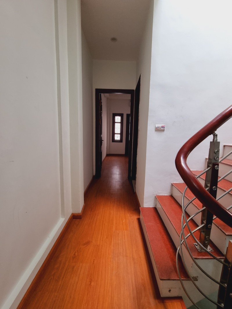 Bán nhà Trần Quốc Vượng, Cầu Giấy. 40mx4; MT 4m; giá 6.9 tỷ 