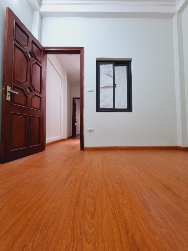 Bán nhà Trần Quốc Vượng, Cầu Giấy. 40mx4; MT 4m; giá 6.9 tỷ 