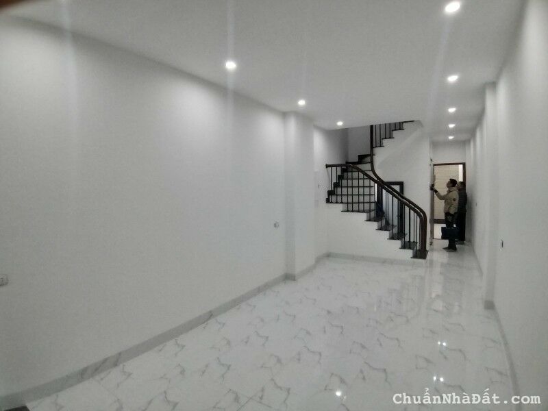 Bán nhà Xuân Thuỷ, Cầu Giấy. 47/50m2; 6 tầng; MT 3.4m; giá 11.2 tỷ 
