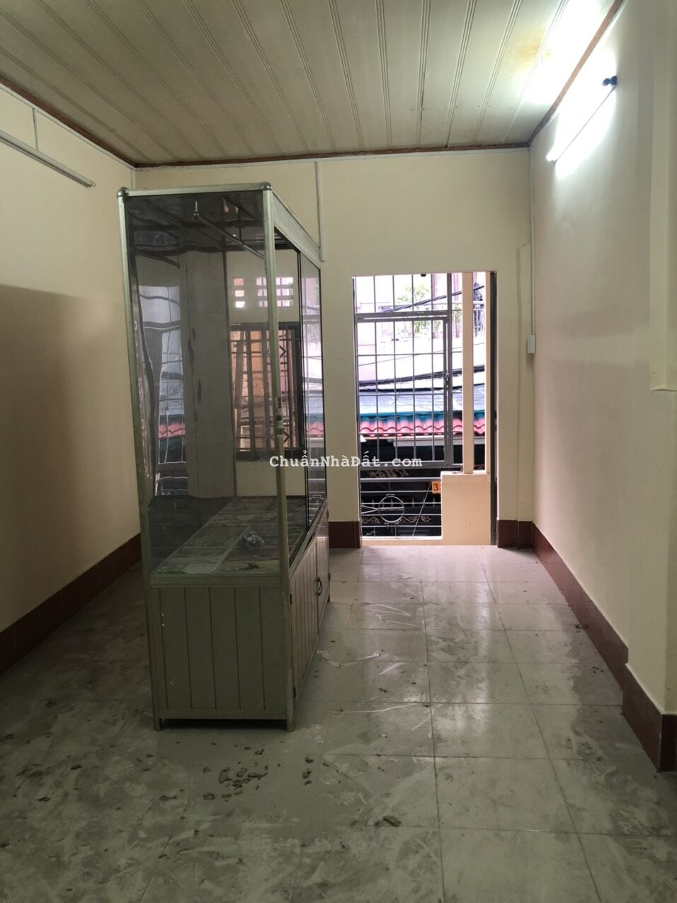 Cho thuê nhà nguyên căn CMT8 Q3 40m2, hẻm thông 3m đối diện chợ Hòa Hưng cách 40m, 10tr