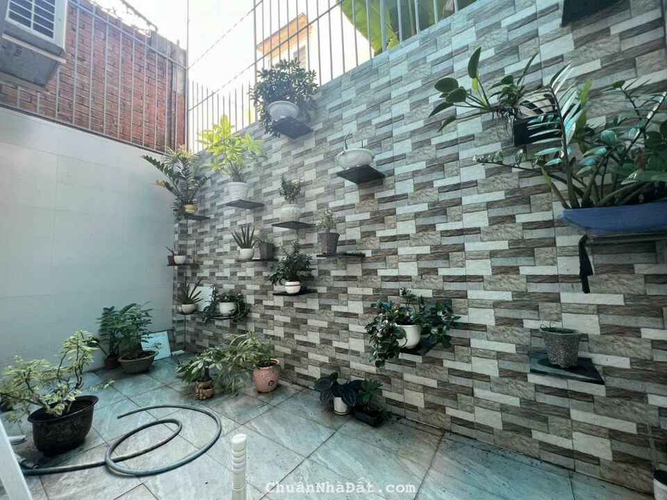 Chỉ 3 tỷ 3, sở hữu nhà 61m2, 1T2L, Hai Bà Trưng, quận 3, ngay Bệnh viện Mắt