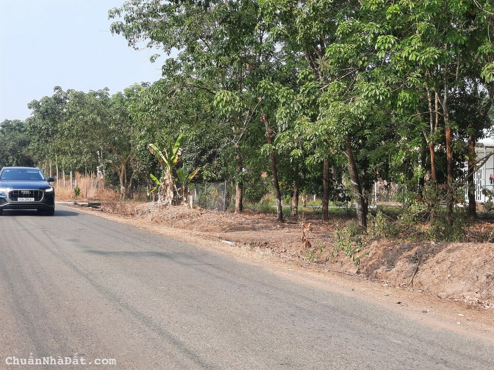 Kẹt tiền cần bán lỗ lô đất thổ cư 703.2m2, đất thị xã, dân đông, giá 620 triệu