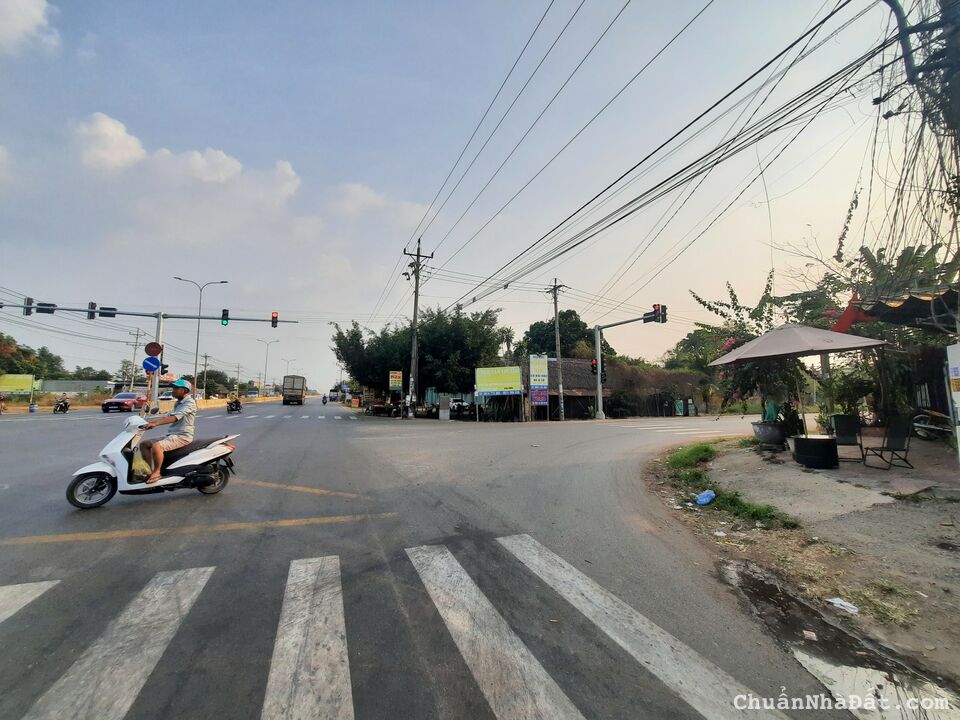 Kẹt tiền cần bán lỗ lô đất thổ cư 703.2m2, đất thị xã, dân đông, giá 620 triệu