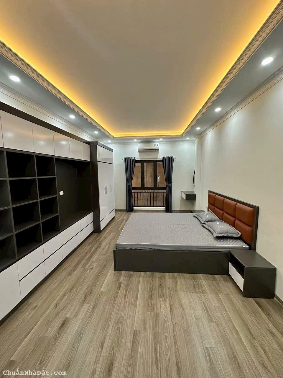 Ảo thật đấy! Phố VIP Thái Thịnh, ngõ bagac tránh, sát phố, sân thoáng, nhà đẹp, KD 40m2*4T 