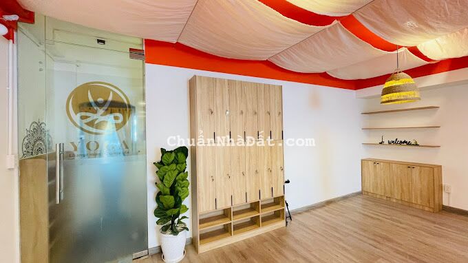 Cho thuê MB riêng biệt Ngang 17m*10m MT Phan Đình Phùng, Phú Nhuận - 40TR