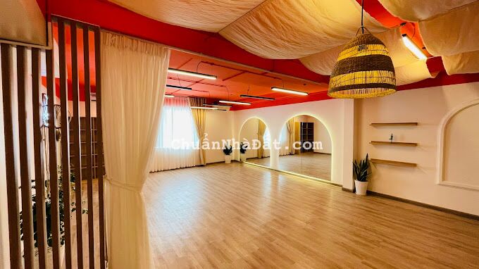 Cho thuê MB riêng biệt Ngang 17m*10m MT Phan Đình Phùng, Phú Nhuận - 40TR