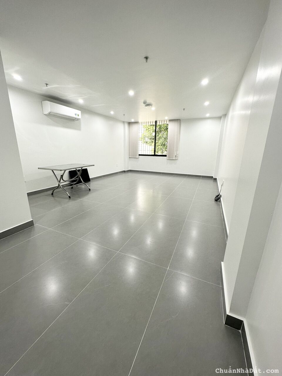 🔥 MT77. CHO THUÊ tầng 2*110m2 mặt đường Vĩnh Lưu - Sẵn PCCC - 3 điều hòa, nóng lạnh chỉ 13,5 triệu