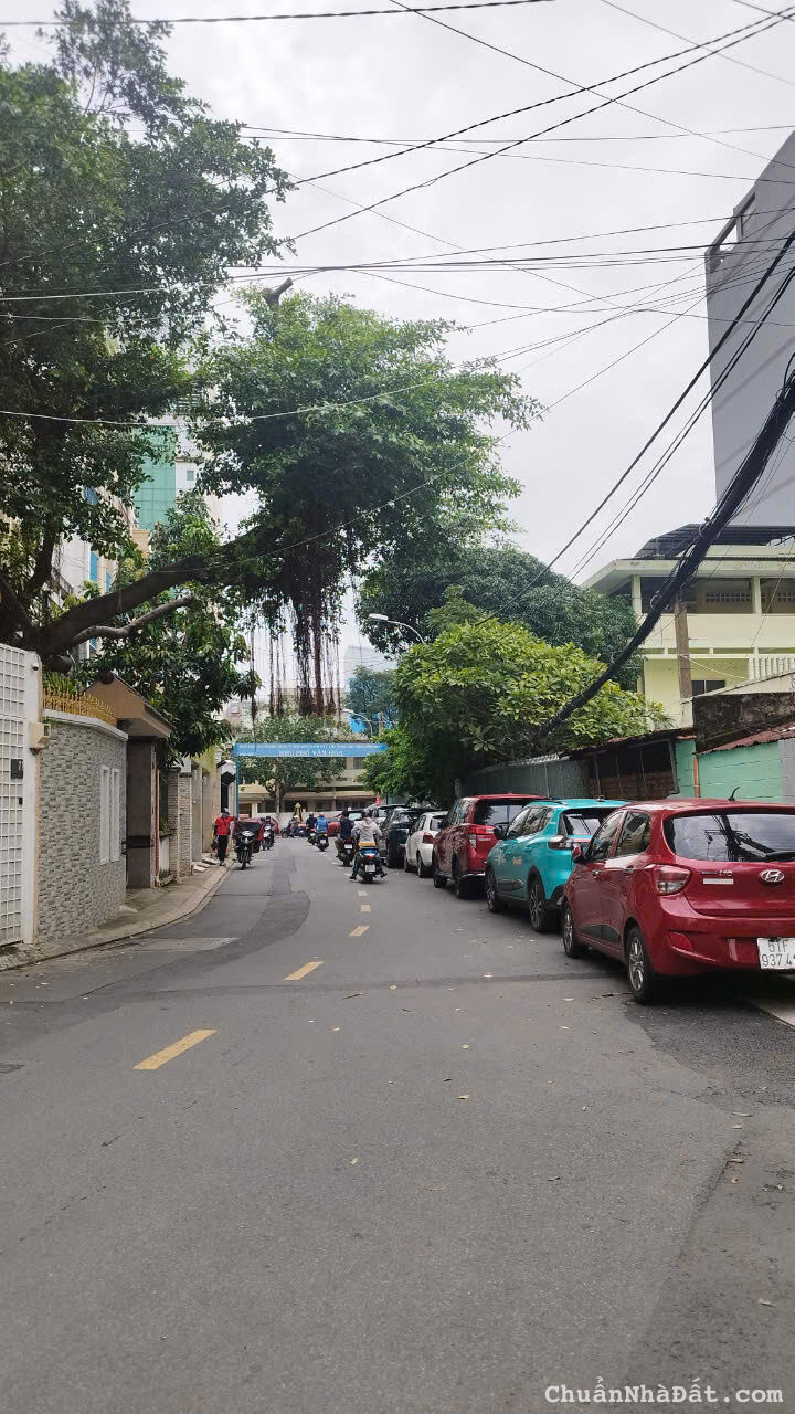 Bán Biệt thự mặt tiền khu Đệ Nhất Hoàng Việt - Út Tịch P4 Tân Bình (35x20m) 4 lầu ~2000m2 sàn