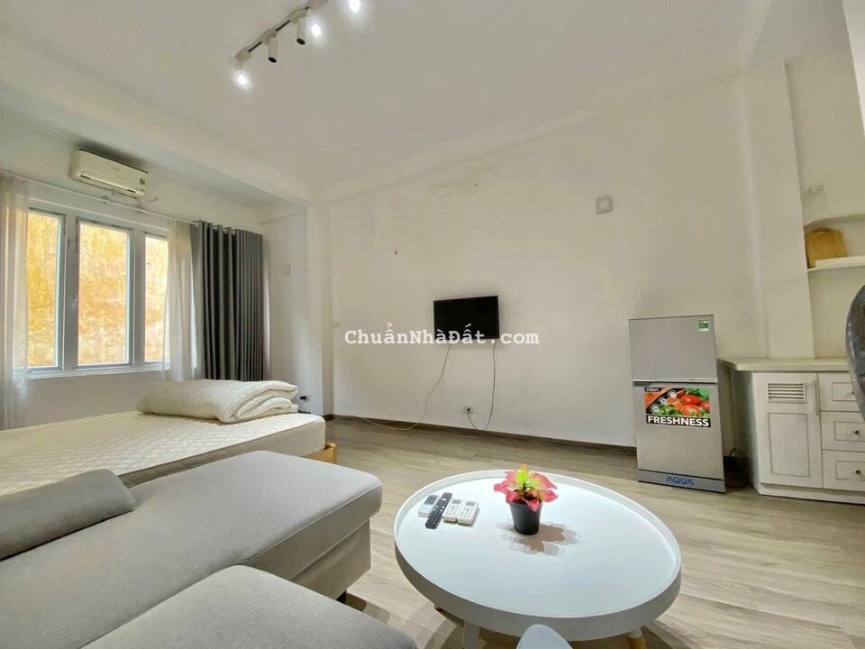 Nhà 5 tầng phố Hàm Long, cách phố 10 mét. 5 phút lên Bờ Hồ.