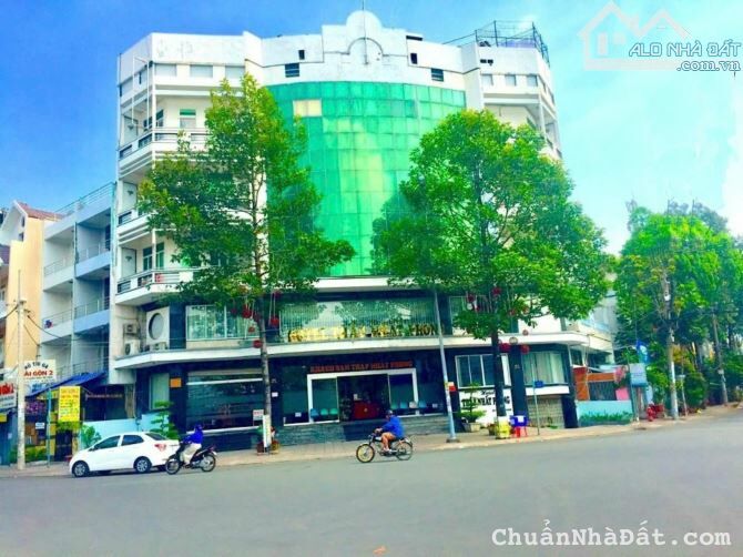 SIÊU PHẨM GÓC 3MT CHỢ LỚN- QUẬN 6, DT 20x19m, Hầm 5 Tầng, DTSD 1100m2, 6x Tỷ SIÊU PHẨM GÓC 3MT CHỢ LỚN- QUẬN 6, DT 20x19m, Hầm 5 Tầng, DTSD 1100m2, 6x Tỷ