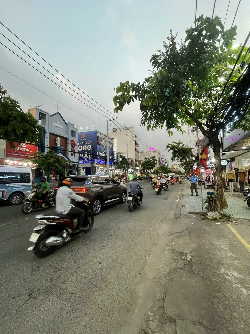 Nhà 4.2x22m MẶT TIỀN NGUYỄN ẢNH THỦ, đông đúc, sầm uất