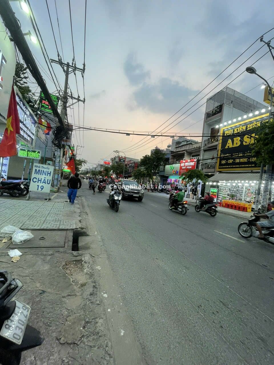 Nhà 4.2x22m MẶT TIỀN NGUYỄN ẢNH THỦ, đông đúc, sầm uất