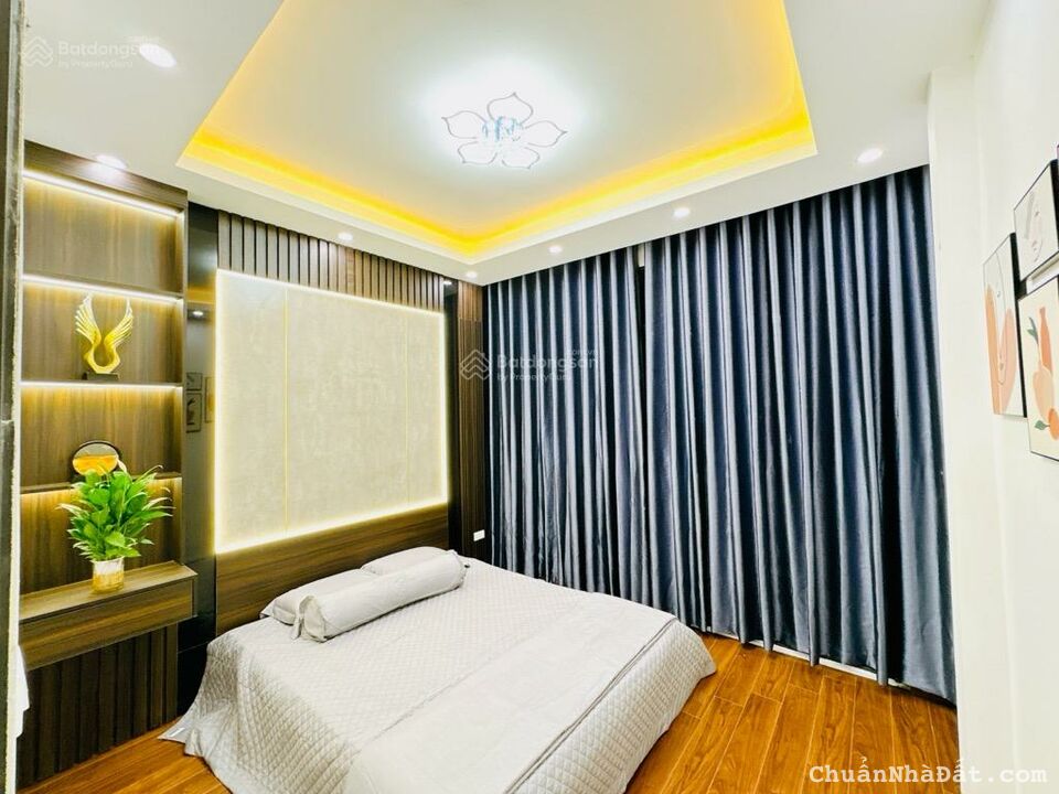 Bán gấp trước tết nhà Đê La Thành 31m2, 4 tầng, 4,1 tỷ